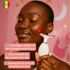Femme africaine utilisant SculptVisage Pro™ pour un soin visage à domicile